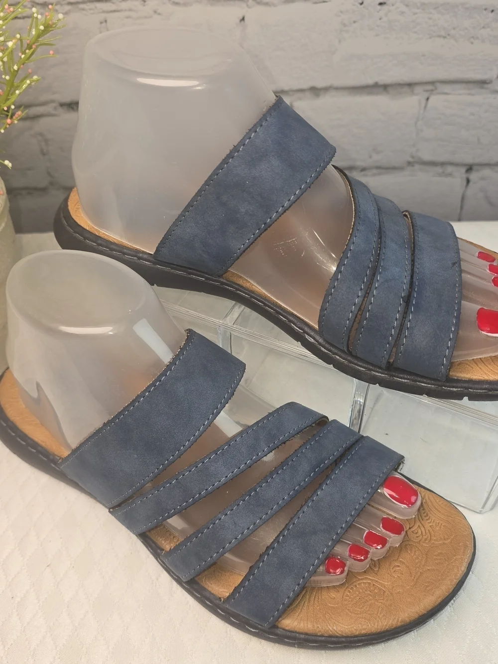 BOC BLUE LEATHER STRAPPY CUSHIONED FLAT SANDAL MINIMALIST FISHERMAN WOMENS 8 EUC